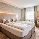 Schoenenberger Hof Hotel *